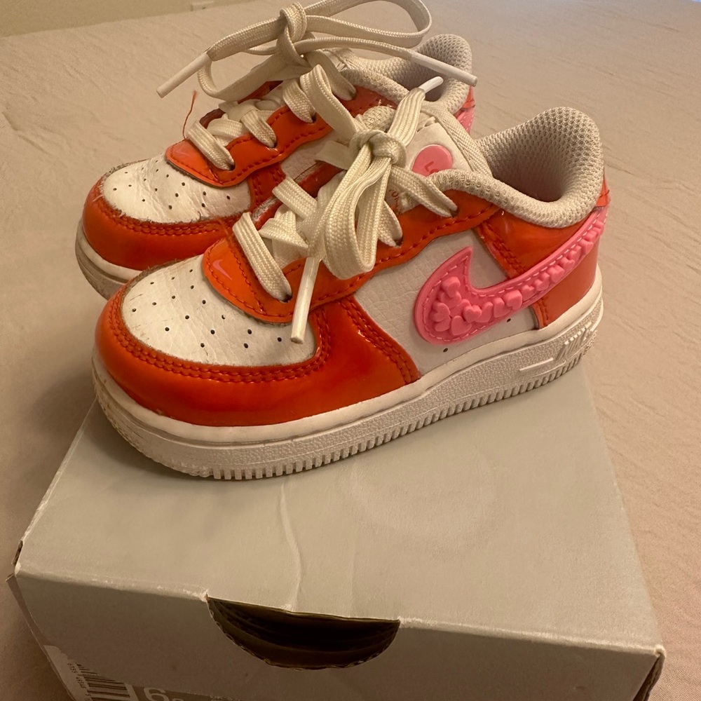 Nike Toddler Air Force 1 LV8 Shoes. Red and Pink toddler Sneakers